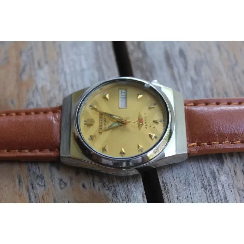 Vintage 1974 Citizen Automatic Mens Silver Watch W/daydate & Gold accents